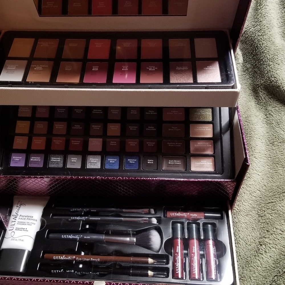 Makeup - Picture 3 of 3